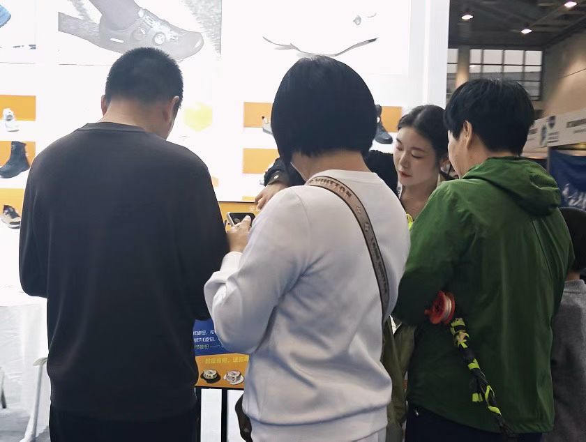 展会客户沟通现场