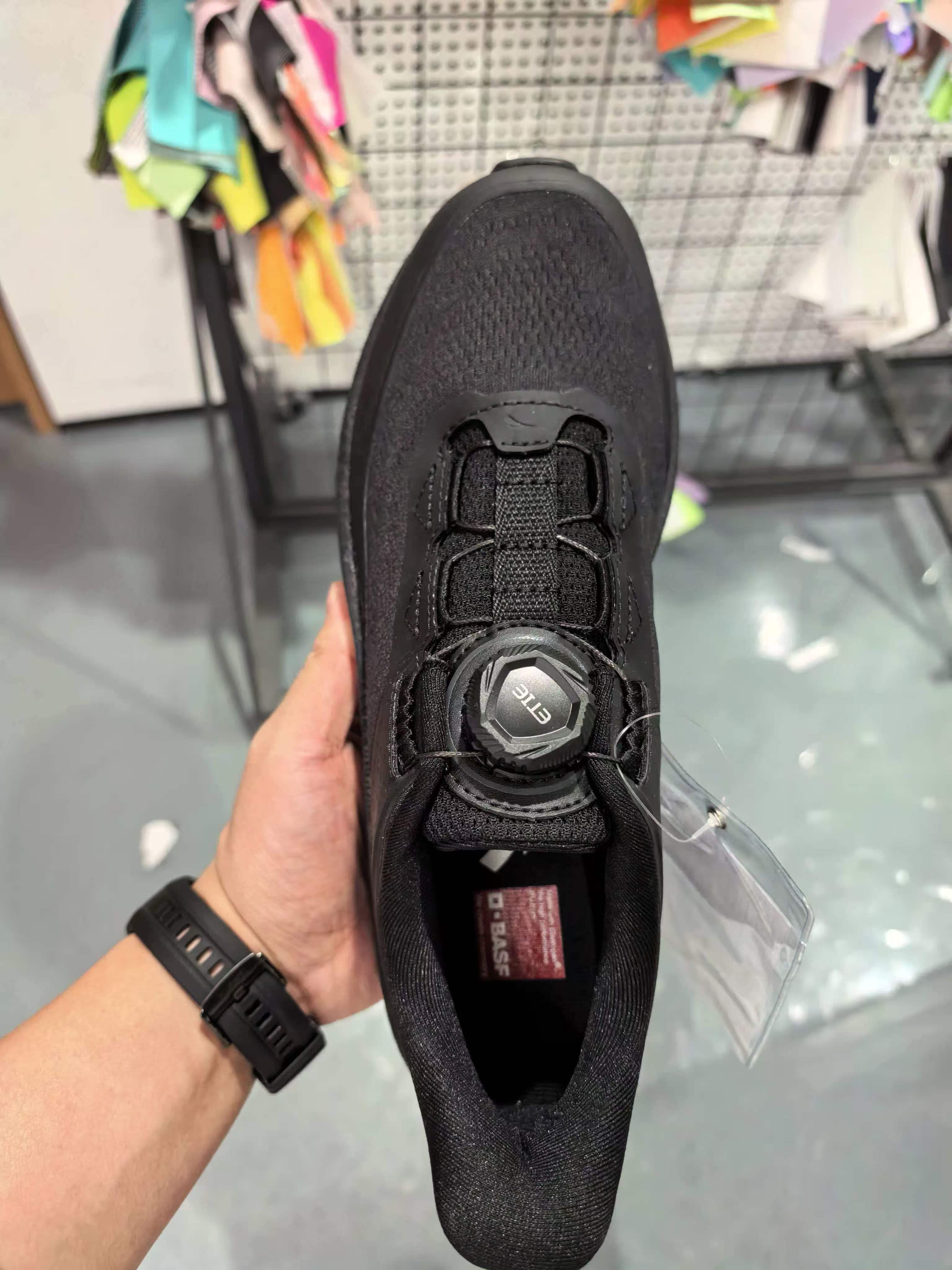 鞋类产品旋钮细节